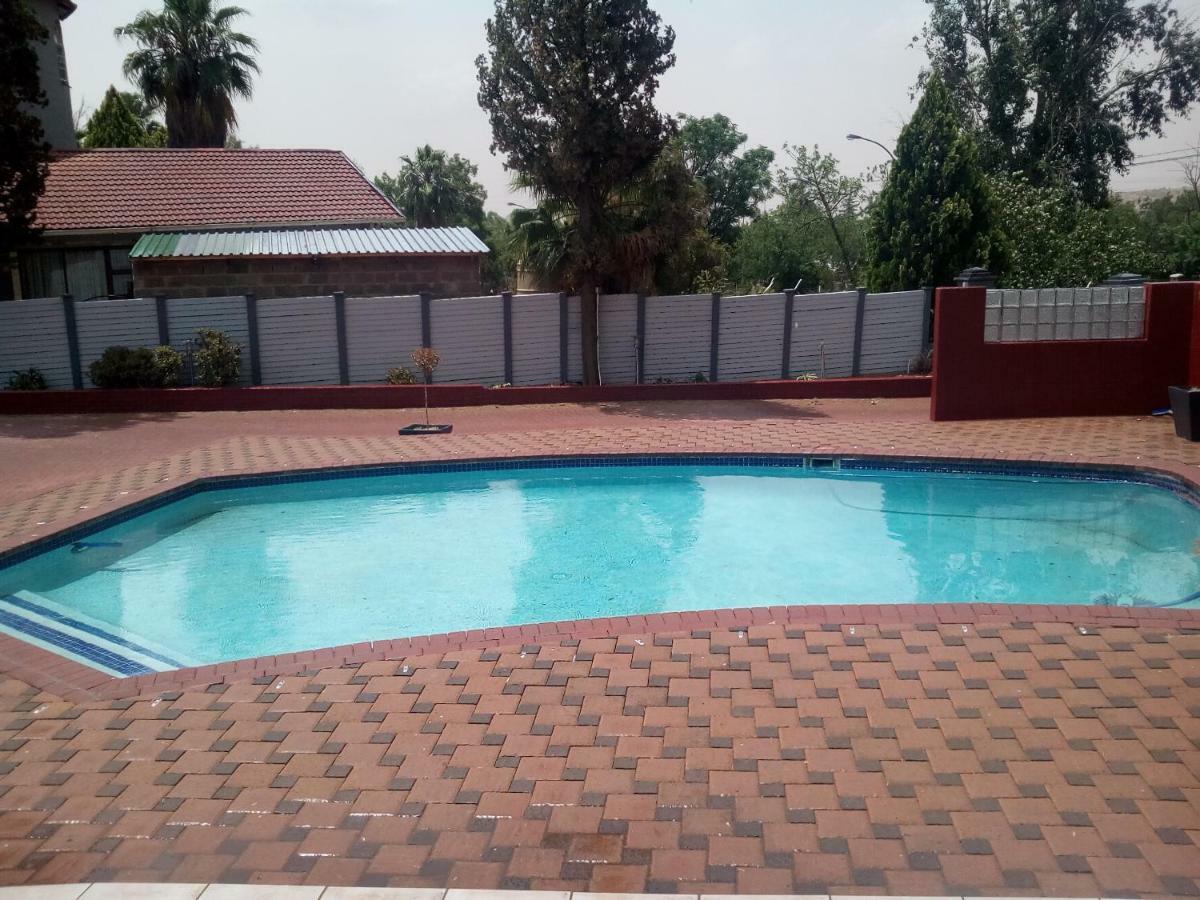 On Hill Lodge Bloemfontein Exterior photo